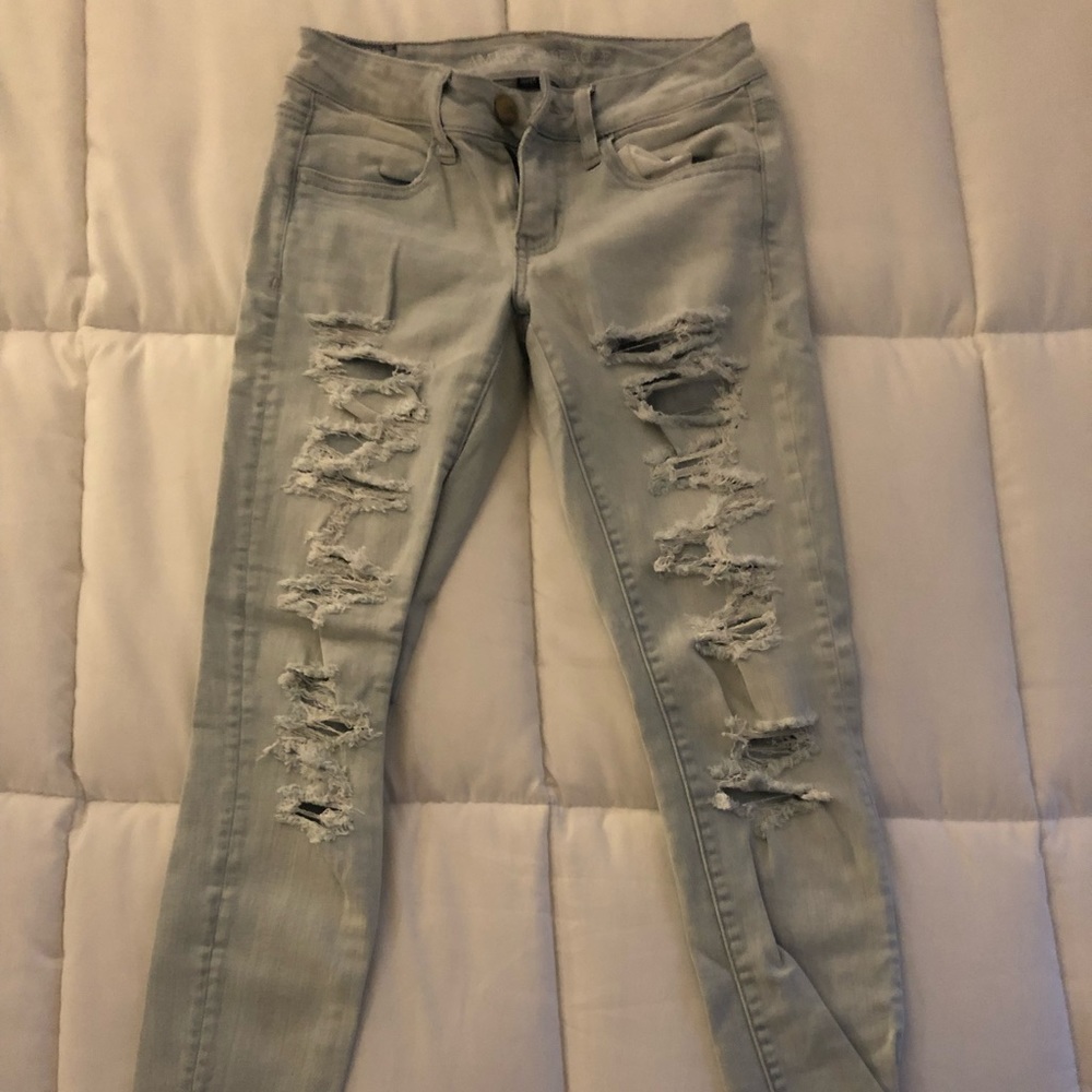 American eagle light wash ripped jeans